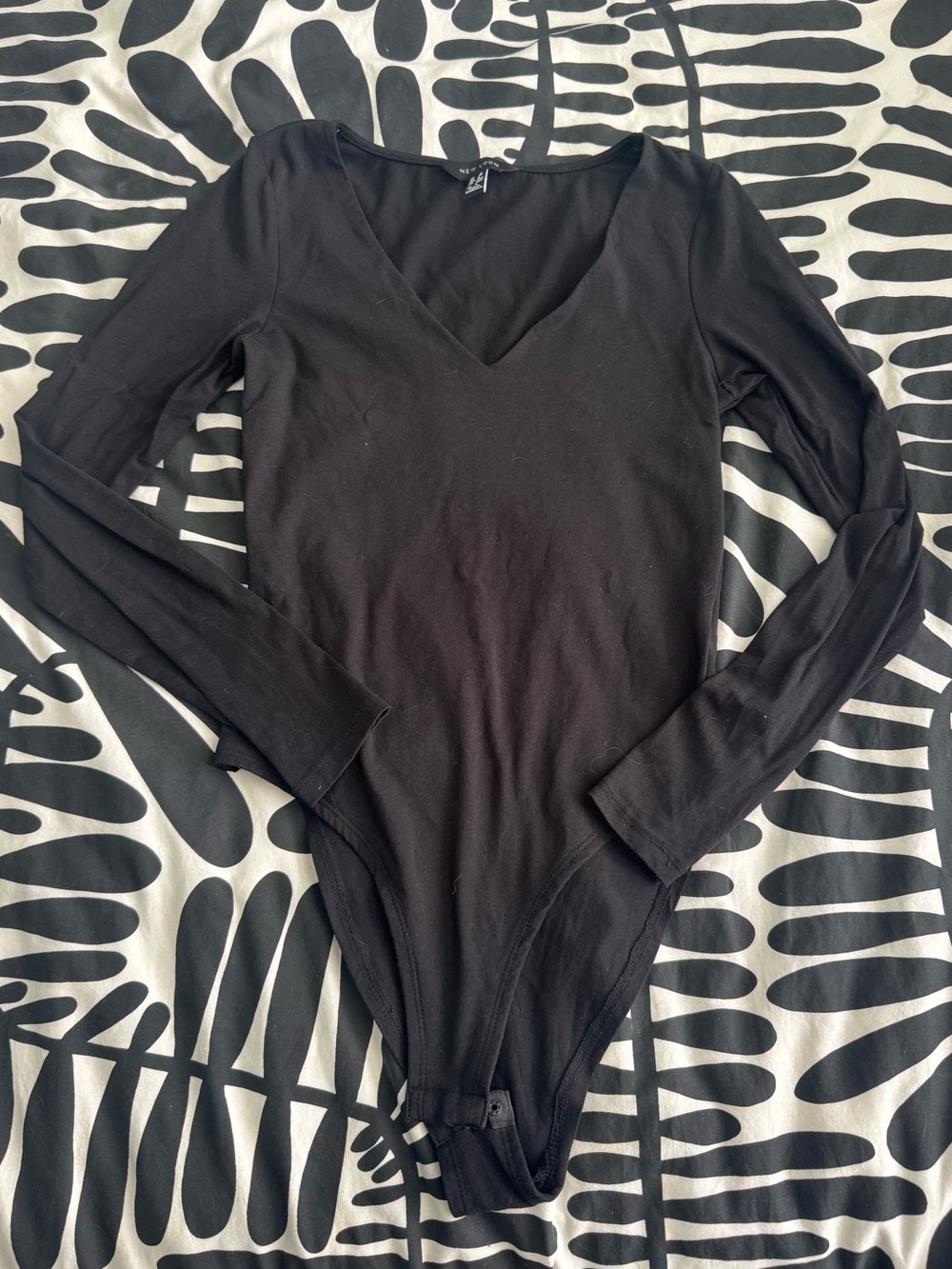 New Look Black Long-Sleeve V-Neck Bodysuit